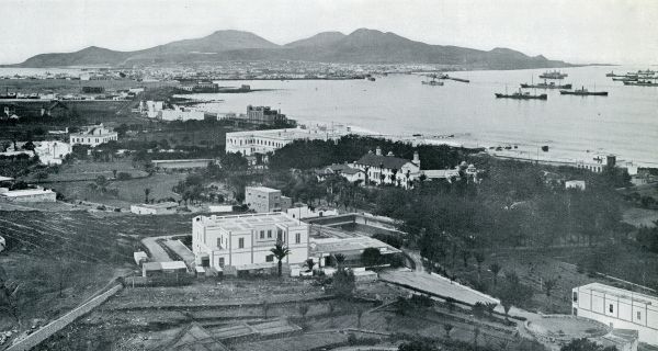 Spanje, 1932, Las Palmas de Gran Canaria, PANORAMA VAN DE PUERTO DE LA LUZ BIJ LAS PALMAS, OP DEN ACHTERGROND DE ISLETA