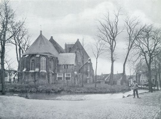 Zuid-Holland, 1933, Oude-Tonge, DE NED: HERVORMDE KERK TE OUDE TONGE, GEZIEN VAN HET NOORD-OOSTEN