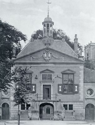 Zuid-Holland, 1933, Middelharnis, HET EILAND GOEREE EN OVERFLAKKEE. HET RAADHUIS VAN MIDDELHARNIS