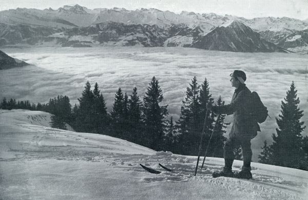 Zwitserland, 1933, Sankt Moritz, ENGADIN IN DEN WINTER. OP SKIS BOVEN DE NEVELZEE