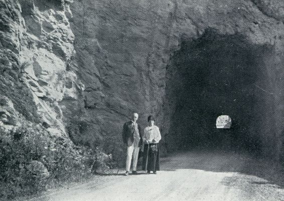 AAN DE AXENSTRASSE BIJ HET VIERWALDSTATTER MEER IN ZWITSERLAND