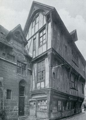 Frankrijk, 1933, Rouen, MIDDELEEUWSCH HUIS IN DE RUE ST. GERMAIN TE ROUAAN