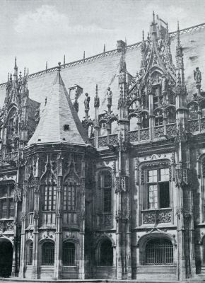 Frankrijk, 1933, Rouen, DETAIL VAN HET PALEIS VAN JUSTITIE TE ROUAAN