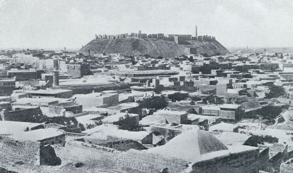 Syri, 1933, Aleppo, DE KUNSTMATIGE HEUVEL MET CITADEL MIDDEN IN ALEPPO