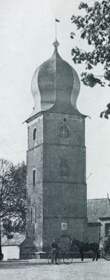 Luxemburg, 1933, Mersch, DE KERKTOREN VAN MERSCH werd gespaard, toen men de kerk afbrak, omdat Anna Paulowna (grootvorstin van Rusland, gemalin van Koning Willem II der Nederlanden, Groothertog van Luxemburg) er door herinnerd werd aan de kerkkoepels in haar vaderland