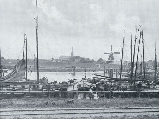 EEN TWEEDE BELANGRIJKE EEMSHAVEN: FARMSUM, TEN ZUIDEN VAN DELFZIJL