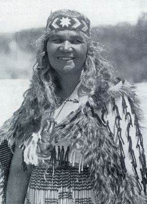 Onbekend, 1933, Onbekend, EEN MAORI- VROUW IN HAAR OUDE NATIONALE D RACHT