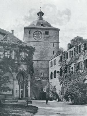 WACHTTOREN MET TOEGANGSPOORT VAN HET HEIDELBERGER SLOT TE HEIDELBERG