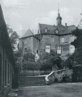 LANGS MAAS EN ROER. SLOTPLEIN VAN HET KASTEEL KESSEL TE KESSEL AAN DE MAAS