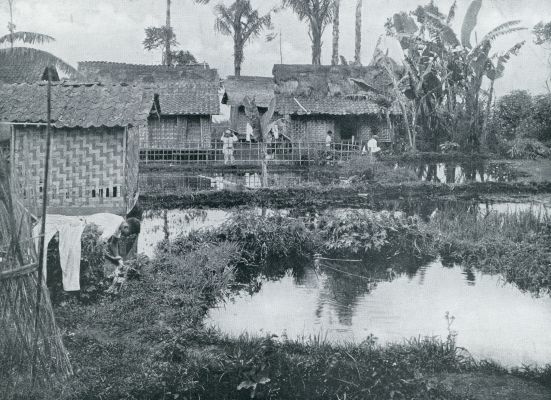 Onbekend, 1933, Onbekend, VAN BAMBOE GEVLOCHTEN HUIZEN