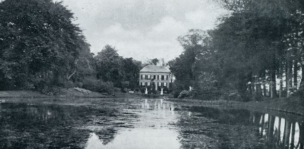 Drenthe, 1933, Paterswolde, HUIZE VENNEBROEK, EEN DER OUDSTE LANDGOEDEREN TE PATERSWOLDE, NOG GAAF EN ONGEREPT IN ZIJN OUDEN STAAT GEHOUDEN