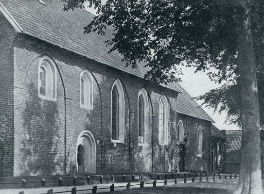 BIJ DE NED. HERVORMDE KERK TE HAREN (GR.)
