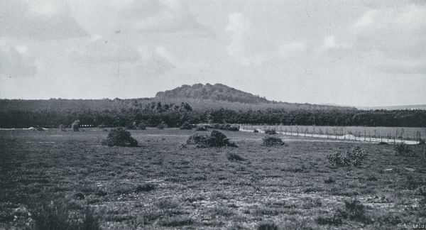 DE MONTFERLANDSCHE HEUVEL, GEZIEN VAN DEN PAASCHHEUVEL AF