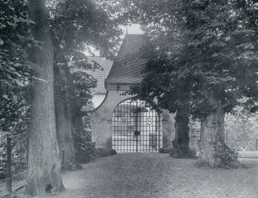 Gelderland, 1933, 's-Heerenberg, DE BUITENSTE POORT VAN KASTEEL BERGH BIJ S HEERENBERG