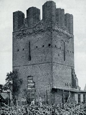 Gelderland, 1933, Steenderen, TOREN DER VOORMALIGE BAAKSCHE KAPEL (15TM EEUW) BIJ HUIZE BAAK ONDER STEENDEREN