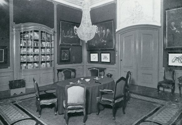 REGENTENKAMER IN HET WEESHUIS TE LEIDEN