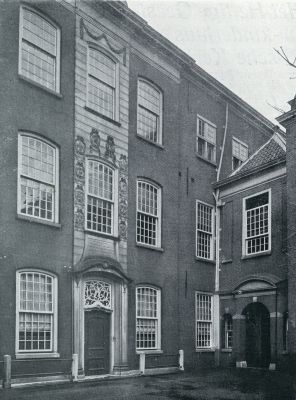 Zuid-Holland, 1933, Leiden, HOEK VAN DE BINNENPLAATS VAN HET HEILIGE GEEST- OF ARMEWEES- EN -KINDERHUIS TE LEIDEN