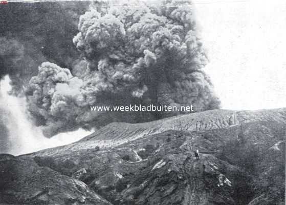Indonesi, 1934, Onbekend, Javaansche vulkaantypen. De Bromo met rookkolom