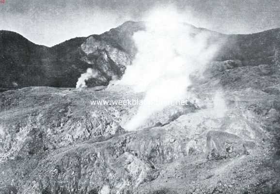 Indonesi, 1934, Onbekend, Javaansche vulkaantypen. De krater van den Papandajang met fumarolen en solfataren