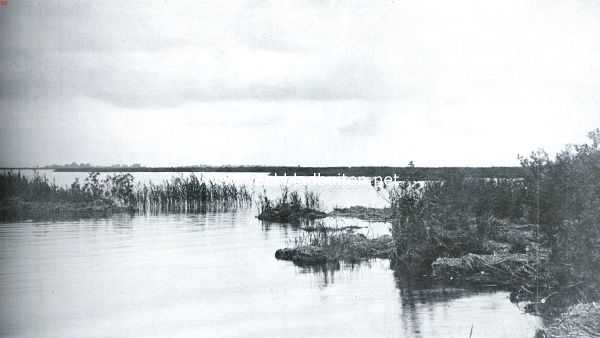 Overijssel, 1934, Giethoorn, Over water- en veenland. Een mooi hoekje aan de Beulakkerwijde bij Giethoorn