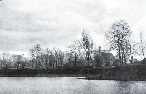 Zuid-Holland, 1934, Nieuwpoort, De Alblasserwaard. Het stadje Nieuwpoort, verscholen achter zijn wallen