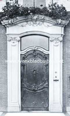 Zuid-Holland, 1934, Ameide, De Alblasserwaard. Deur van het huis naast het Raadhuis te Ameide