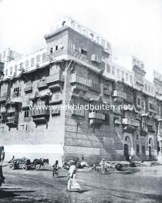 Saudi-Arabi, 1934, Jeddah, Djeddah is een van de weinige Arabische steden, waar de architectuur der huizen en het stadsbeeld een schoonheid van eeuwen her ongestoord bewaren ( bij het artikel: 