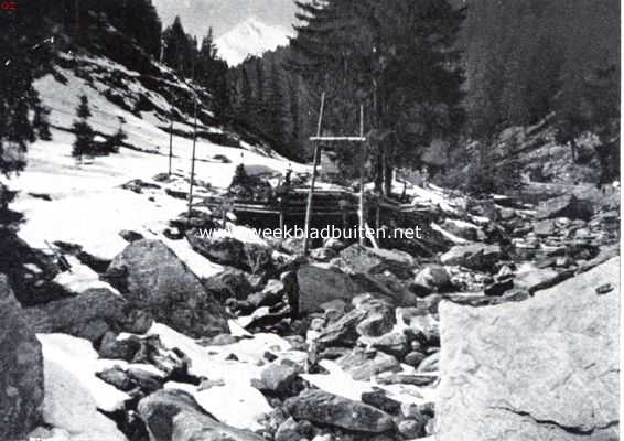 Zwitserland, 1934, Bosco Gurin, Bosco, een Duitsch-Zwitsersche nederzetting in Tessino. Op weg naar Bosco