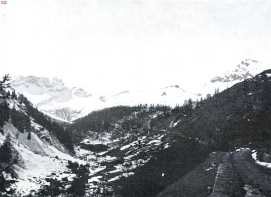 Zwitserland, 1934, Bosco Gurin, Bosco, een Duitsch-Zwitsersche nederzetting in Tessino. Besneeuwde bergkom, rechts om den hoek ligt Bosco