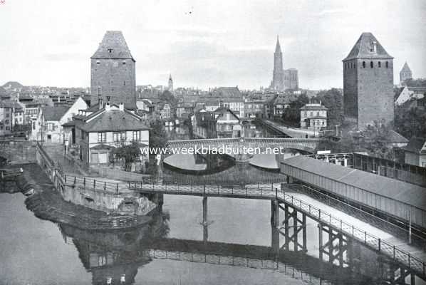 Het oude Straatsburg en zijn kathedraal. Les Ponts Couverts te Straatsburg. Op den achtergrond de Dom