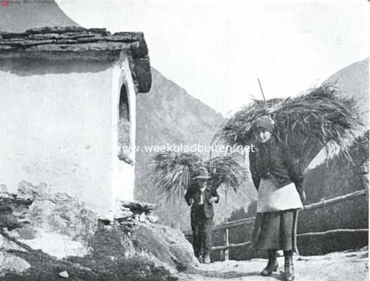 Zwitserland, 1934, Saas-Fee, Over een mooi dorpje in het hooggebergte. De beroemde Kapellenweg bij Saas-Fe