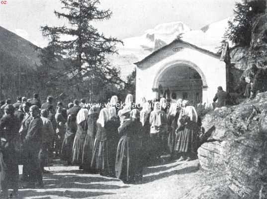 Zwitserland, 1934, Onbekend, Over een mooi dorpje in het hooggebergte. De kapel aan het eind van de Kapellenweg