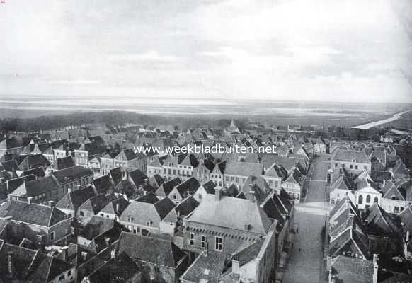 Elburg. Panorama van Elburg van den kerktoren af. Op den achtergrond de Zuiderzee