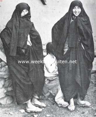 Turkije, 1934, onbekend, Het moderne Turkije. Turksche vrouwen van het platteland, wel is de sluier verdwenen, maar overigens heeft zich weinig in hun kleeding gewijzigd