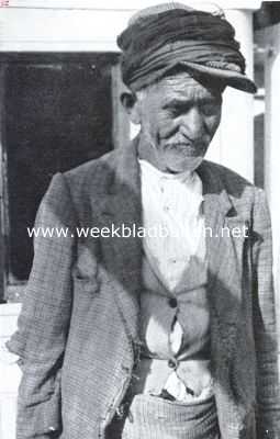 Turkije, 1934, Onbekend, Het moderne Turkije. Een oude Turk, die zoowel Mohammed als Kemal Pasja te vriend wil houden: hij draagt een pet, omwonden met een soort tulband