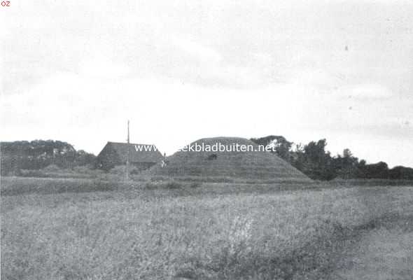 Zeeland, 1934, Boudewijnskerke, Walcheren, de tuin van Zeeland. Een oude vluchtberg bij Boudewijnskerke