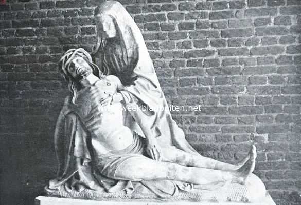 Gelderland, 1934, Neede, Pieta in den kerktoren te Neede, indertijd in de Ned. Hervormde kerk aldaar ontdekt en hier vermoedelijk tijdesn den Beeldenstorm verborgen