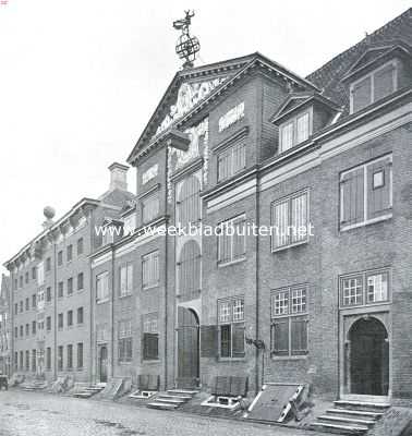 Zeeland, 1934, Middelburg, Walcheren, de tuin van Zeeland. De Oostindische pakhuizen achter het hoofdgebouw in de Breestraat te Middelburg