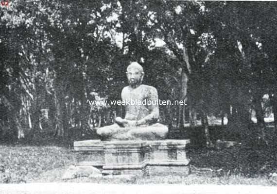 Sri Lanka, 1934, Anuradhapura, Ceylon. Boeddha in de bosschen bij Anuradhapura