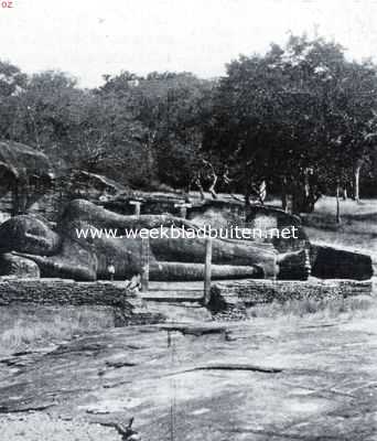 Sri Lanka, 1934, Polonnaruwa, Reusachtige Boeddha bij Polonnaruwa