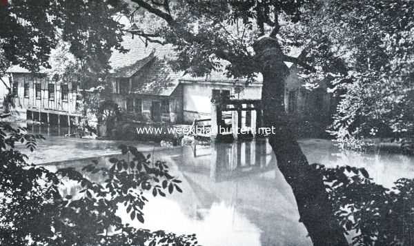 Duitsland, 1935, Blaubeuren, Zwerven in Zwabenland. De Blautopf te Blaubeuren, onmiddellijk bij de bron drijft de Blau reeds een watermolen
