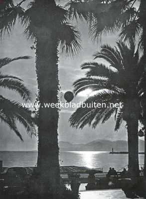 Frankrijk, 1935, Cannes, Cannes. De zon gaat onder boven de bergen van L'Estrel (bij het artikel: 