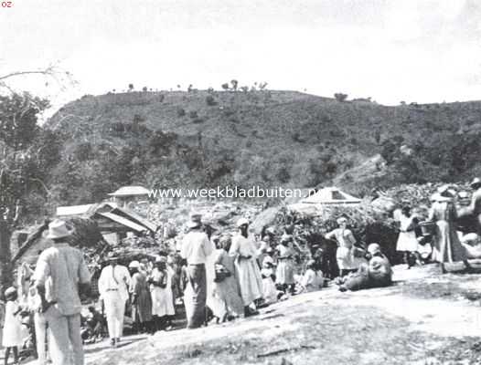 Haiti, 1935, Onbekend, Op marktdagen krioelt het in de dorpjes van dichte zwermen negers