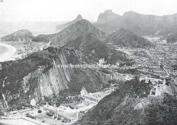 Brazili, 1935, Rio de Janeiro, Rio de Janeiro breidt zich in alle richtingen om en tusschen de heuvels aan de baai uit