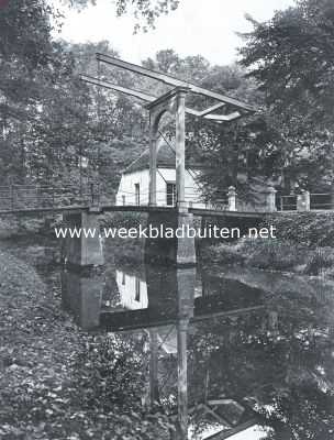 Gelderland, 1935, Neerijnen, Slotgracht met ophaalbrug bij het voorplein van het Huis Neerijnen.( bij het artikel: 