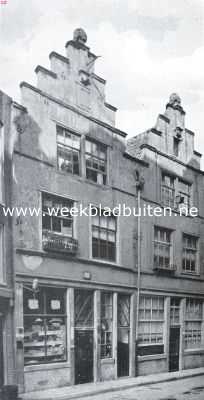 Noord-Holland, 1935, Amsterdam, Zes oude proeflokalen en slijterijen te Amsterdam. Dezelfde huisjes na restauratie door de Vereeniging Hendrick de Keyzer