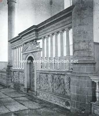 Noord-Holland, 1935, Alkmaar, Een schoone kerk in verval. Afsluiting van een der kapellen in de Groote Kerk te Alkmaar
