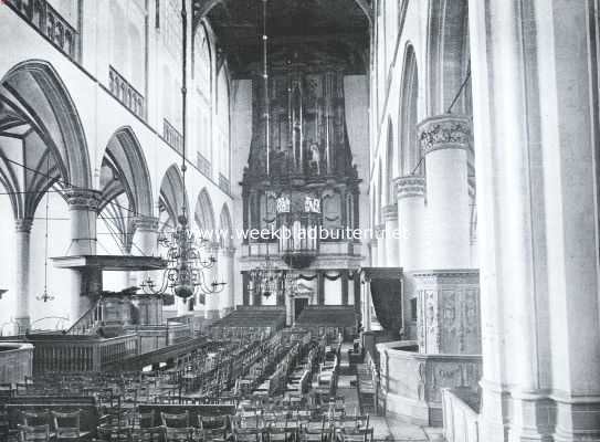 Noord-Holland, 1935, Alkmaar, Een schoone kerk in verval. Interieur van de Groote Kerk te Alkmaar