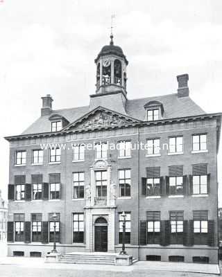 Friesland, 1935, Leeuwarden, De voorgevel van het Stadhuis te Leeuwarden (bij het artikel: 