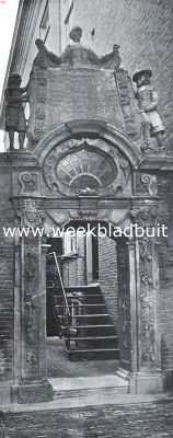 Friesland, 1935, Leeuwarden, Bij het vijfhonderdjarig jubileum van Leeuwarden. Het poortje van het Old Burgerweeshuis te Leeuwarden